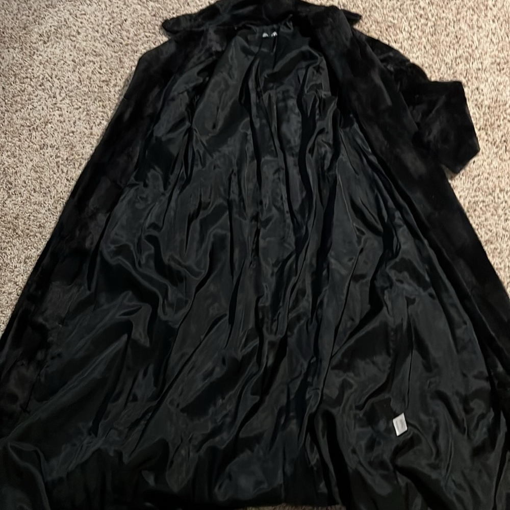Size XL to the floor long velour feel robe style coat with tie closure…heavy - Picture 6 of 7